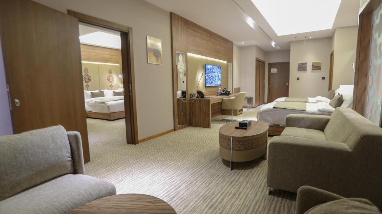 V Boutique Hotel Джеда Екстериор снимка