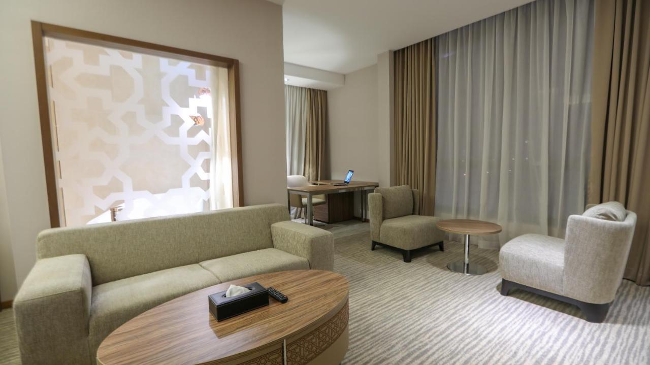V Boutique Hotel Джеда Екстериор снимка