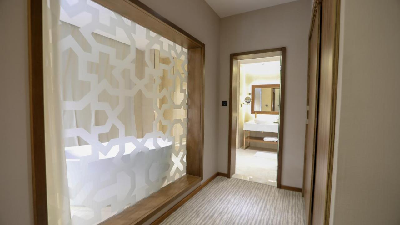 V Boutique Hotel Джеда Екстериор снимка