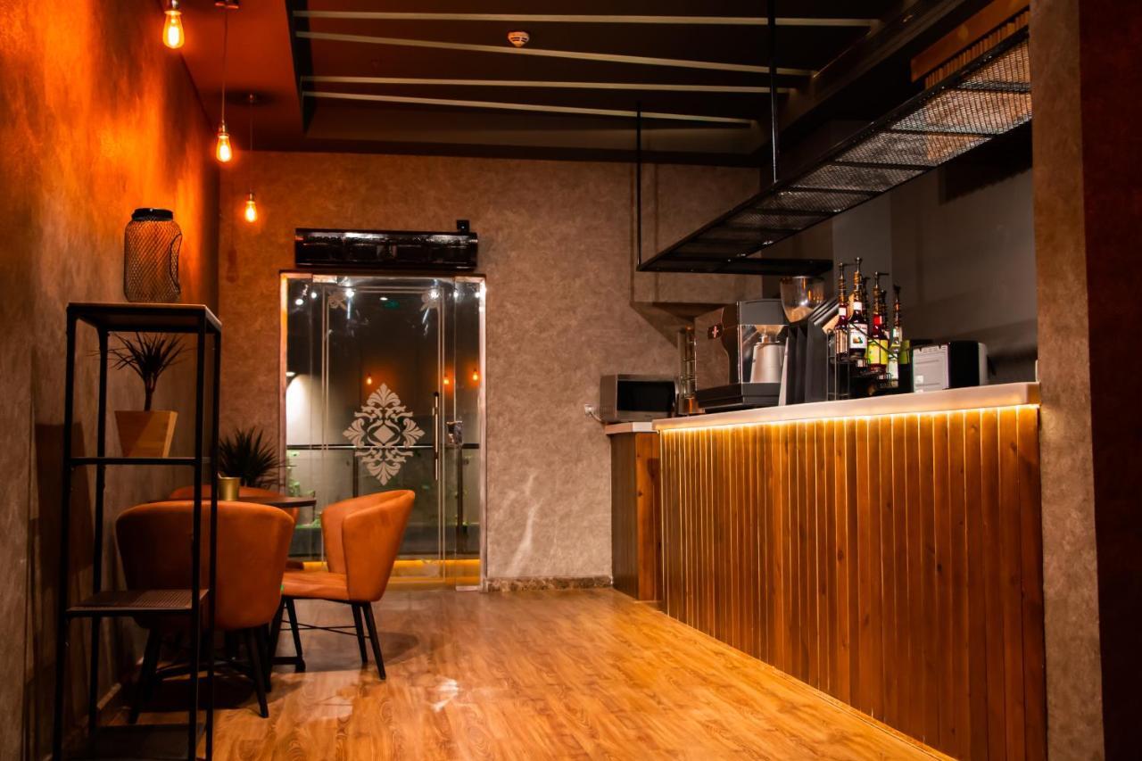 V Boutique Hotel Джеда Екстериор снимка